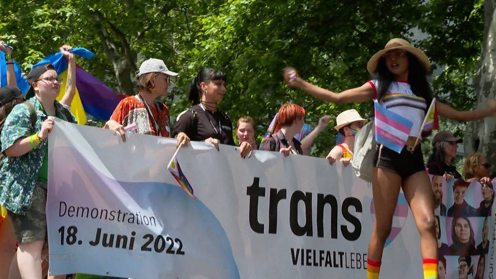 Tausende Menschen an Zürcher Pride: Erste Pride im Zeichen der Transmenschen