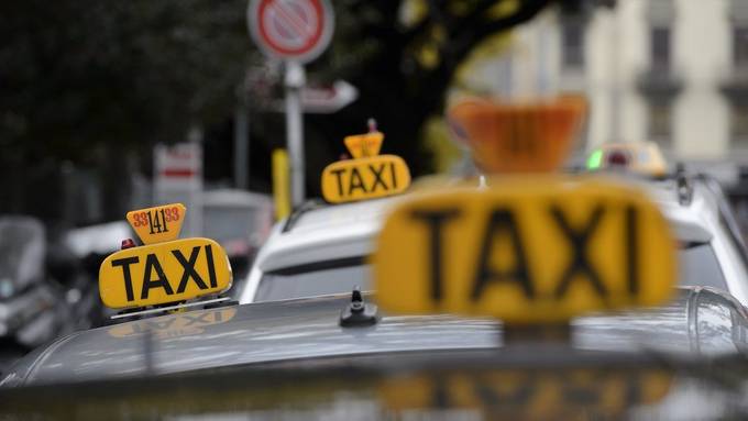 Polizei klagt zwei Taxifahrer wegen abgewiesenen Kunden an