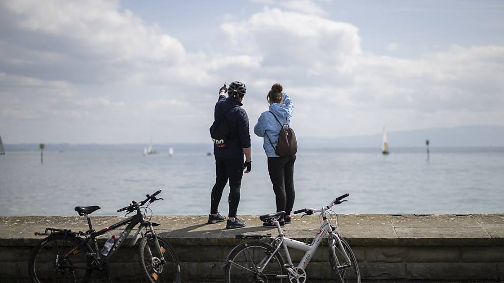 2023 wohnten mehr Menschen im Kanton Thurgau als noch im Jahr zuvor. Im Bild der Blick auf den Bodensee vom Ufer in Arbon TG aus.