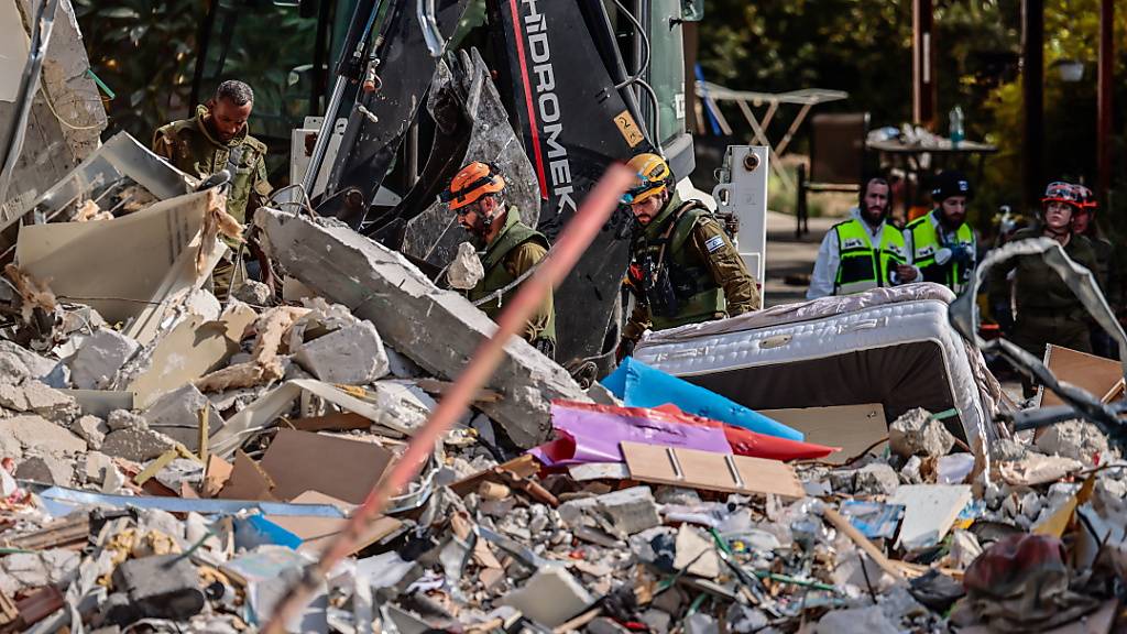 Nach dem Wiederaufflammen des Konflikts im Nahen Osten hat das Eidgenössische Departement für auswärtige Angelegenheiten (EDA) die finanzielle Unterstützung für sechs palästinensische und fünf israelische Nichtregierungsorganisationen ausgesetzt. (Archivbild)