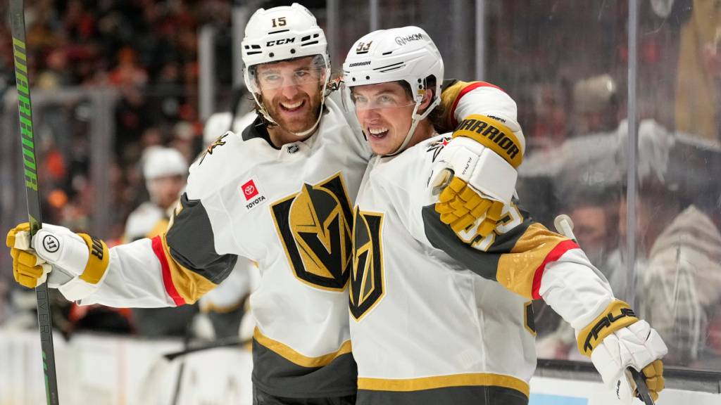 Mitch Marner (rechts) ist mit drei Toren und einer Vorlage der Matchwinner für die Golden Knights in Anaheim