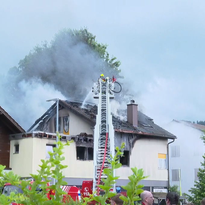 Brand in Mehrfamilienhaus in Münsingen – zwei Verletzte