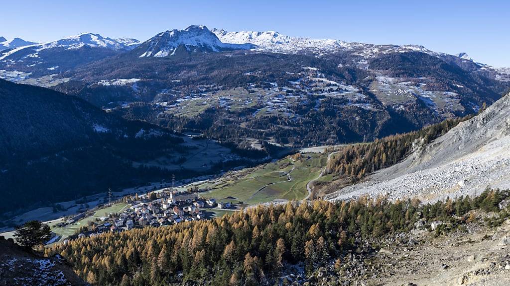 Die wegen dem drohenden Felssturz angeordnete Evakuierung des Bündner Bergdorfs Brienz ist abgeschlossen. (Archivbild)