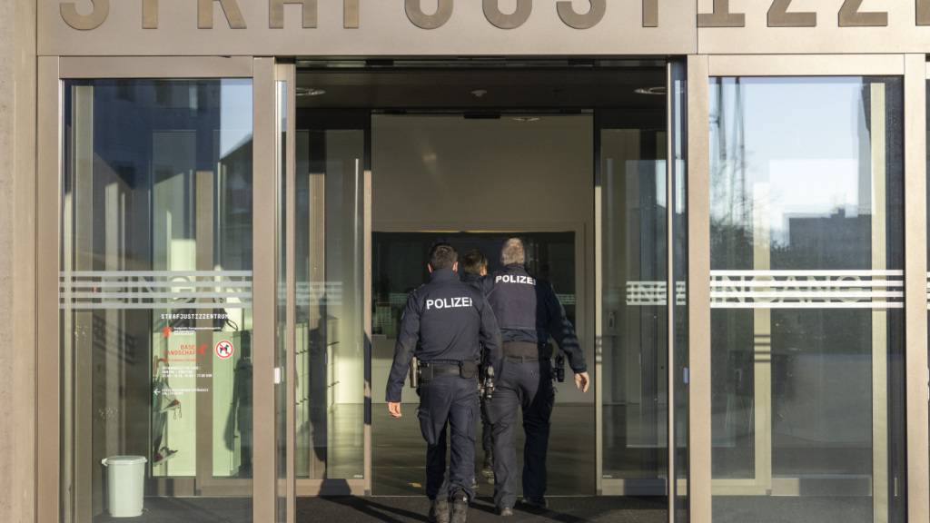 Der Prozess gegen einen 19-Jährigen hat am Montag am Strafjustizzentrum in Muttenz BL begonnen. Ihm wird vorgeworfen, einen Jugendlichen mit einem Messer getötet zu haben. (Archivbild)