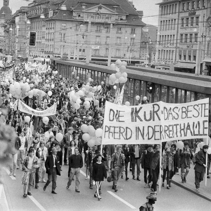 Aufstände und royale Staatsbesuche: Die 80er Jahre in Bern