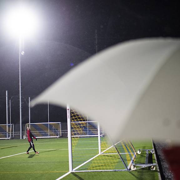 500 Plätze in 3 Jahren: Fussballplätze sollen LED-Flutlichter erhalten