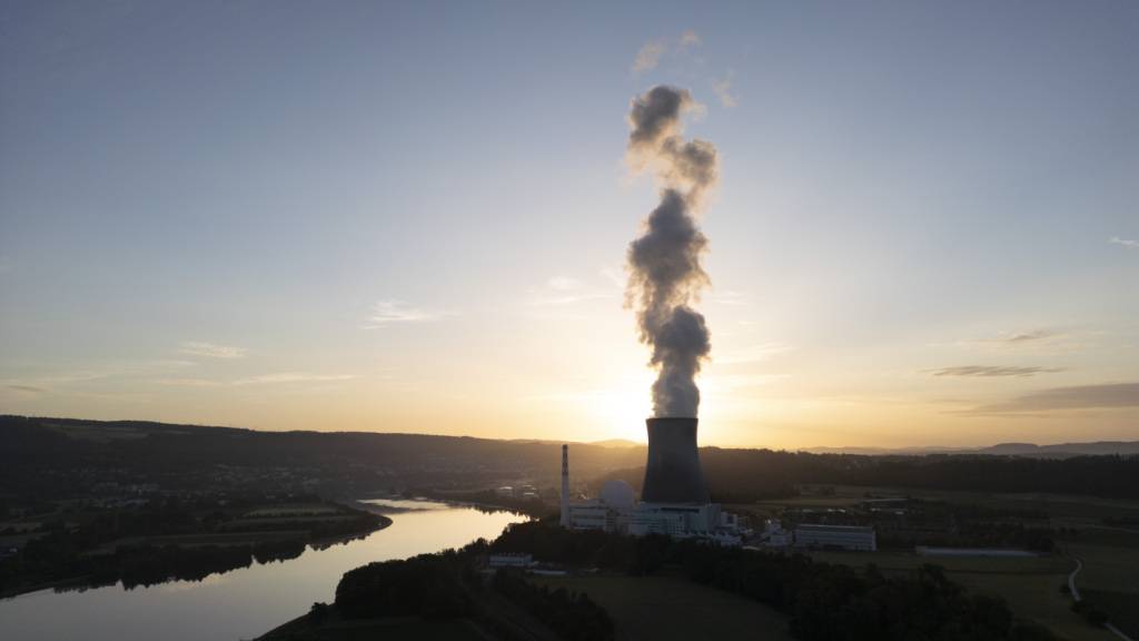 Über die Frage, ob neue AKW in der Schweiz gebaut werden dürfen oder nicht, wird bald das Stimmvolk entscheiden. (Atomkraftwerk Leibstadt als Symbolbild)