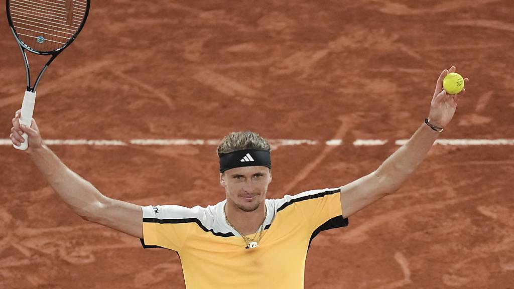 Fünfsatzsieg lässt Zverev die Titelmission in Paris fortsetzen