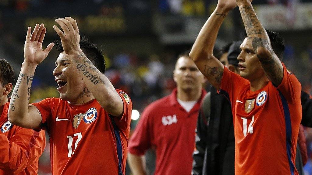 Chilenische Spieler bejubeln den erneuten Final-Einzug an der Copa America