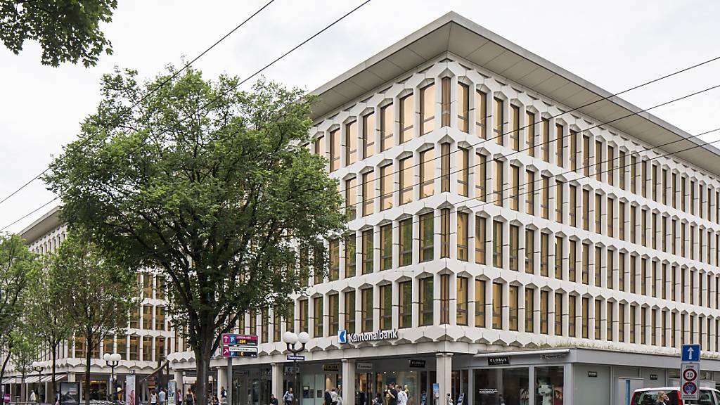 Der Hauptsitz der Luzerner Kantonalbank. Die Staatsbank ist gut in das Jahr gestartet. (Archivaufnahme)
