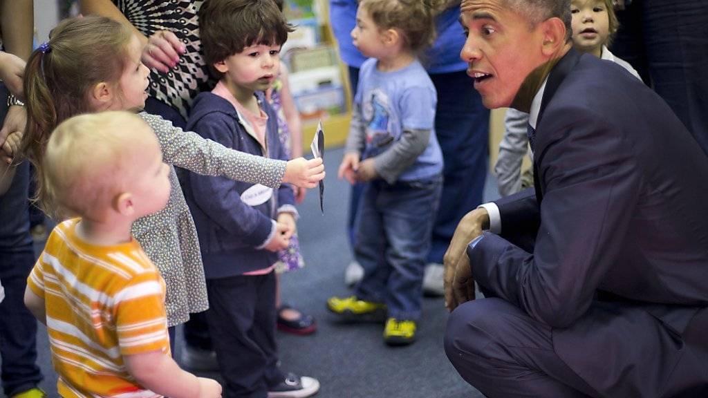 US-Präsident Barack Obama hat schon bei vielen Gelegenheiten gezeigt, dass er ein Herz für Kinder hat (Archiv)