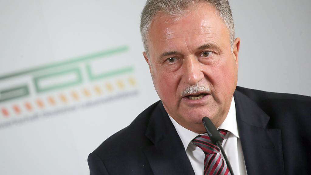 Der Vorsitzende der Lokführergewerkschaft GDL, Claus Weselsky, hat den Willen seiner Organisation betont, den Tarifkonflikt mit der Deutschen Bahn mit Streiks weiterzuführen. (Archivbild)