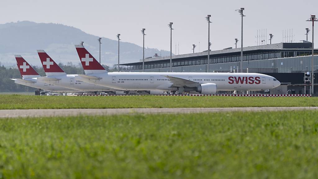 Die Fluggesellschaft Swiss führt für ihr fliegendes Personal eine Impfpflicht ein. Sie soll ab Mitte November gelten.(Archivbild)