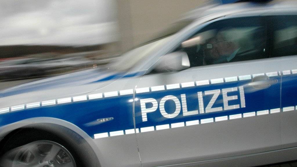 Die deutsche Polizei stand mit mehreren Hundert Beamten im Einsatz, um die rivalisierenden Fussballfans auseinanderzubringen. (Symbolbild)