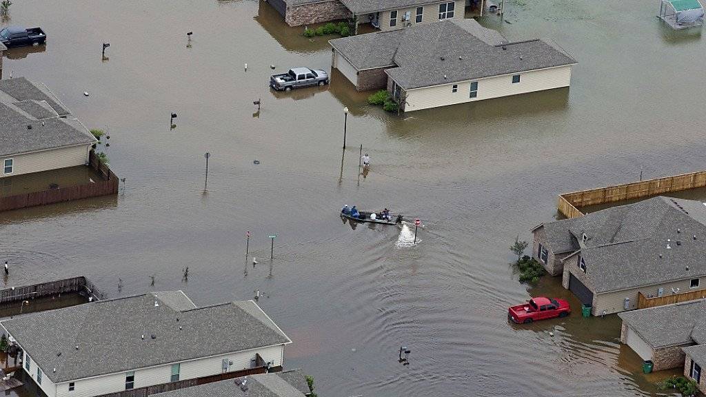 Luftaufnahme überschwemmter Häuser in Hammond im Bundesstaat Louisiana