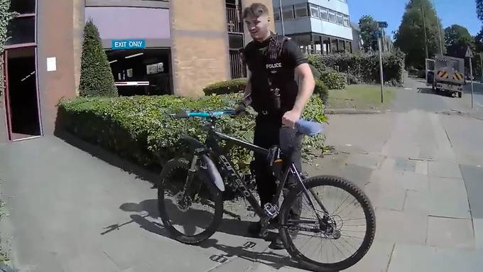 Polizist verfolgt Drogendealer mit dem Fahrrad