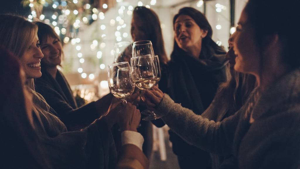 Gerade nach Weihnachten und Silvester verzichten viele Menschen einen Monat lang auf Alkohol. (Symbolbild)