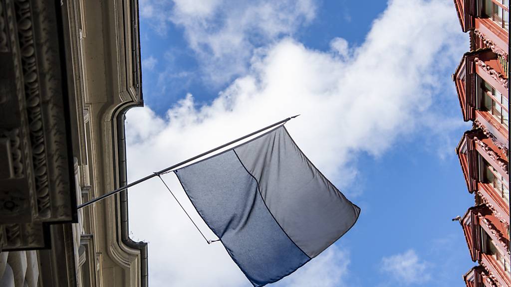 Der Kanton Luzern will dem Topkader mehr Lohn zahlen können. (Symbolbild)