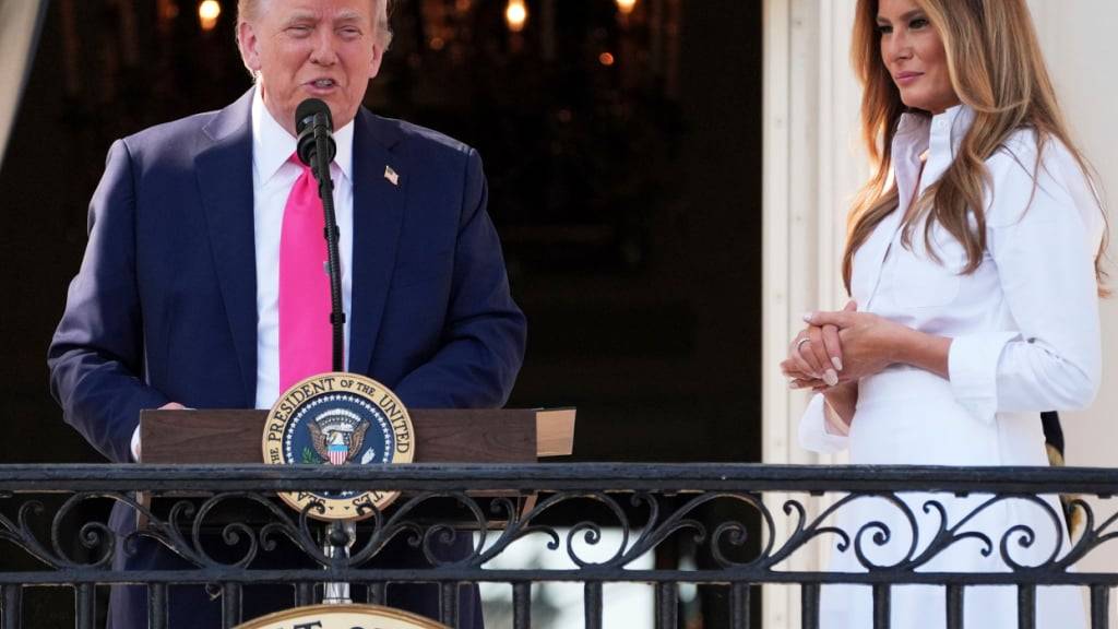 ARCHIV - US-Präsident Donald Trump und First Lady Melania Trump. Foto: Evan Vucci/AP/dpa/Archivbild