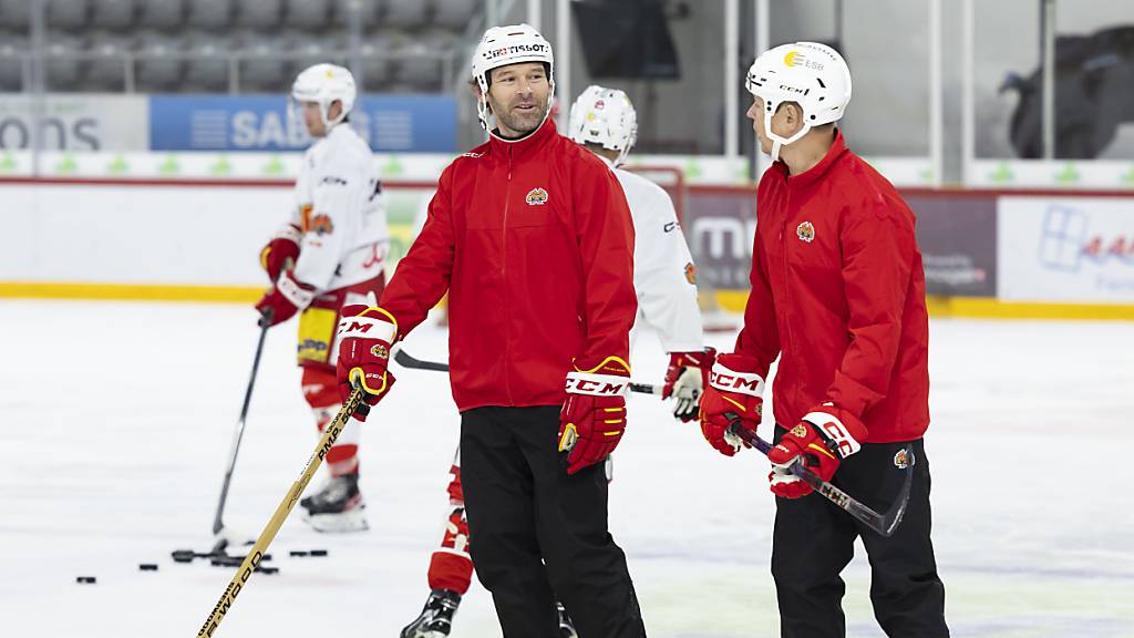 Zurück auf dem Eis in neuer Rolle: Biels Assistenztrainer Beat Forster (li.) mit seinem Chef Martin Filander