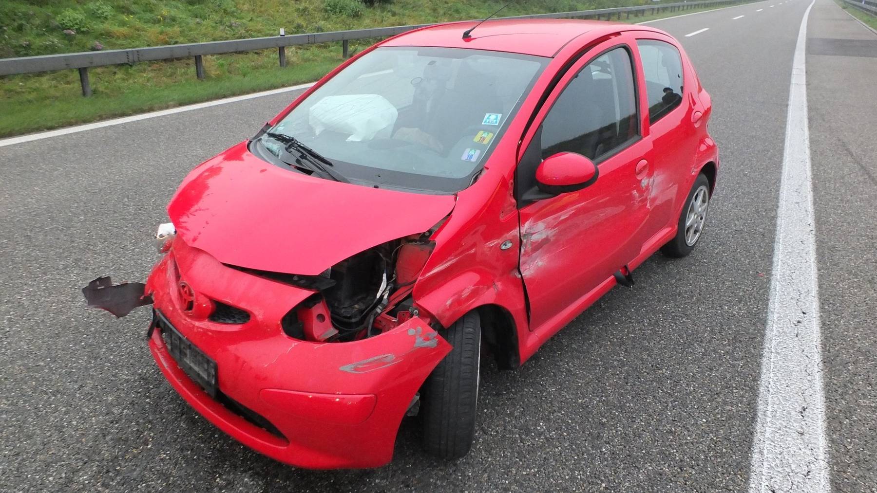 Eine 42-jährige Autolenkerin wurde bei einem Selbstunfall verletzt.