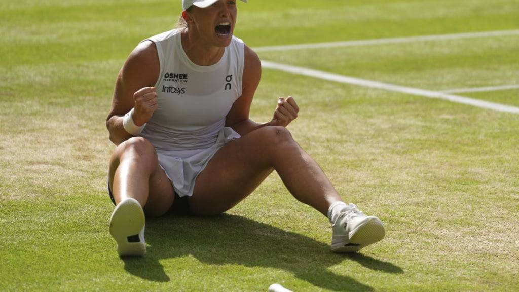 Ein fast perfekter Final: Iga Swiatek freut sich über ihren ersten Wimbledontitel