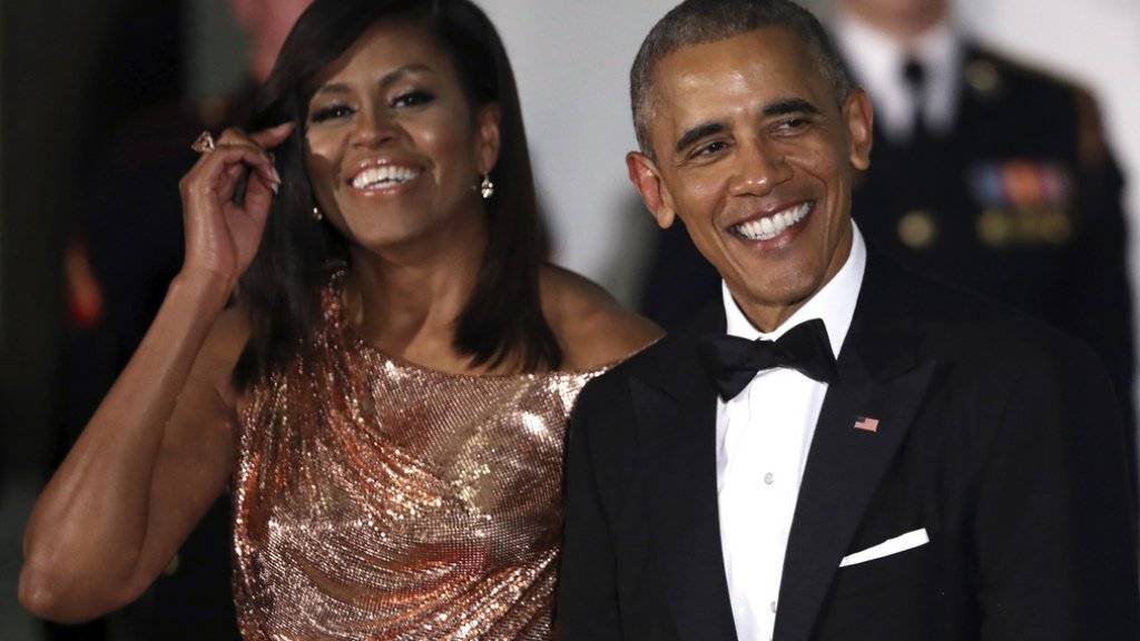Glänzender Auftritt von Michelle Obama: Die First Lady, die mit Ehemann Barack zum letzten Staatsbankett in dessen Amtszeit erschien, wurde für die Wahl ihres Glitzerkleids mit Lob überhäuft.
