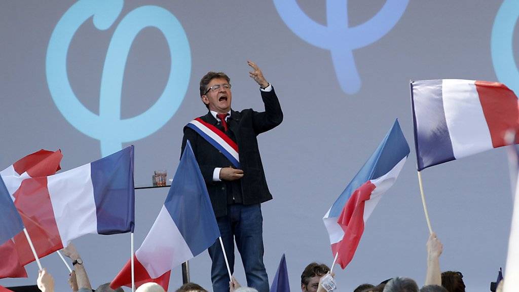 Der französische Linkspolitiker Jean-Luc Mélenchon droht der Regierung mit Massenprotesten.
