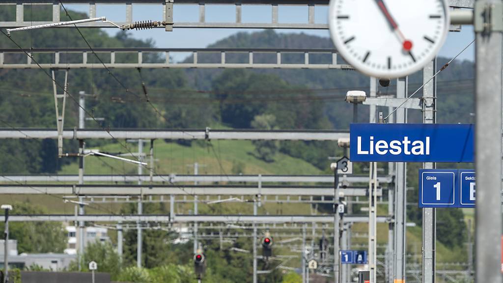 Seit Jahren eine Baustelle und nun ein Kabelschaden, der zur Unterbrechung des Verkehrs führte: Der Bahnhof in Liestal, Basel-Landschaft. (Archivbild von 2019)