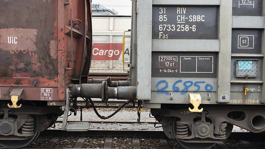 Der Aushubwagen kippte im Puschlav in eine Deponie und brachte zwei weitere Güterwagons zum Entgleisen. (Symbolbild)