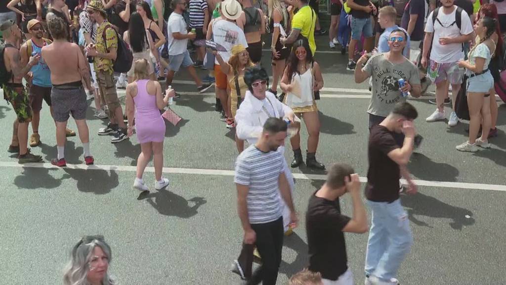 Die schrillsten Outfits der Street Parade
