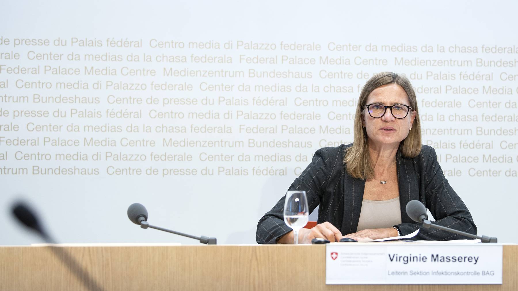 Virgine Masserey, Leiterin Sektion Infektionskontrolle vom BAG an einer Pressekonferenz in Bern.