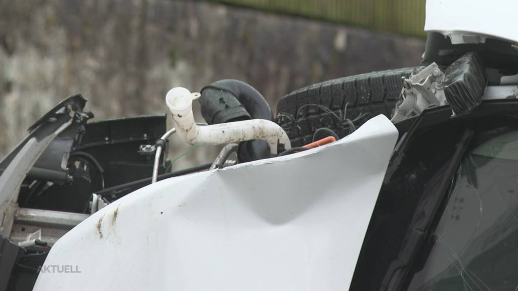 Fahrfehler: Lieferwagen blockiert Hauptstrasse nach Aarau