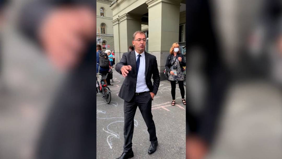 "Huere fucking with Glarner": Verbal frenzy as part of the controversial climate protest at the Bundesplatz in Bern