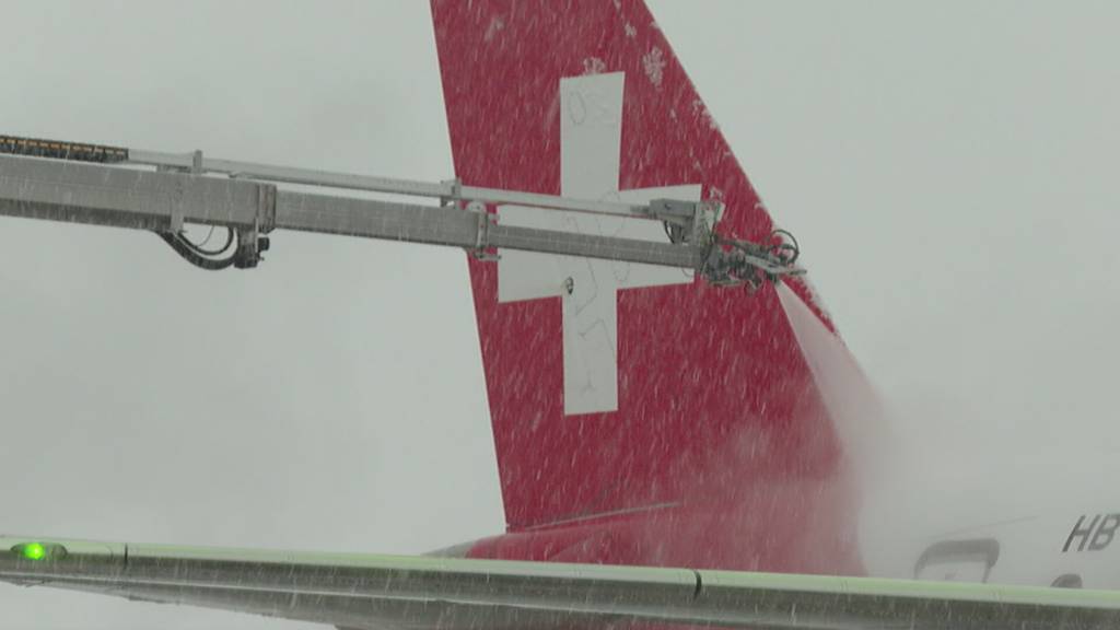 Winterdienst am Flughafen Zürich mächtig gefordert