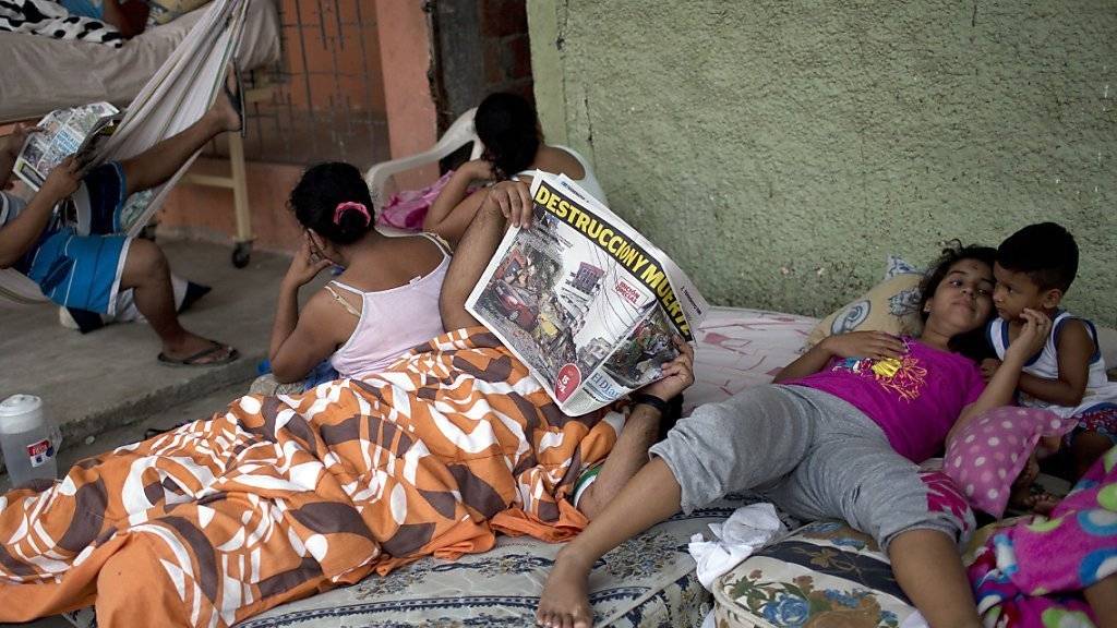 Nach dem Erdbeben übernachteten viele Menschen in Ecuador im Freien.