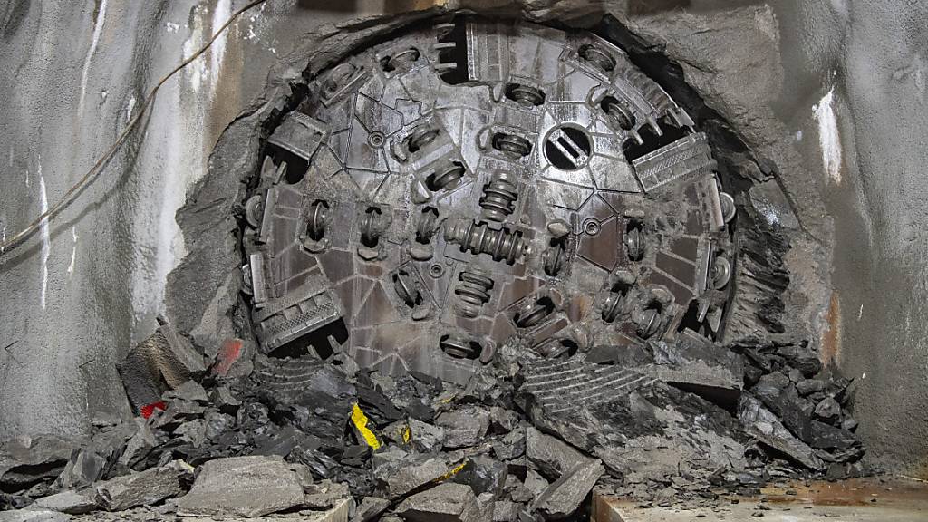 Im März 2023 erfolgte der Durchstich des Hochwasserschutzstollens im Sarneraatal. (Archivbild)