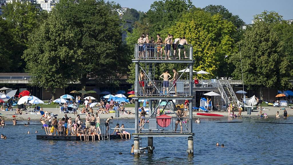 Volle Strandbäder in der ganzen Schweiz, hier am 11. August im Lido in Luzern. (Archivbild)