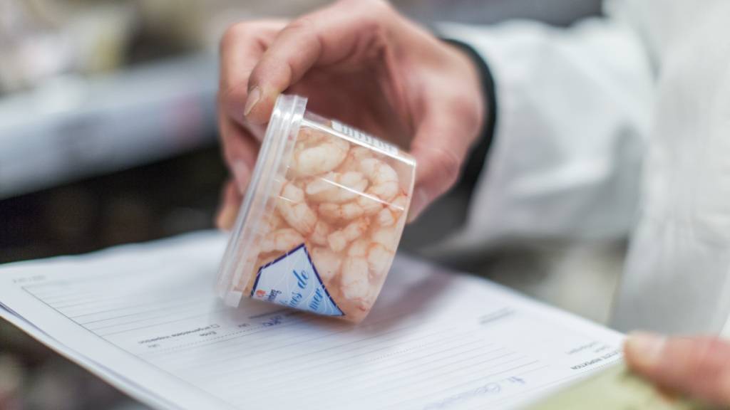 Ein Kantonsrat der Grünen will wissen, ob die Lebensmittelkontrolle über genügend Personal für ihre Aufgabe verfügt. (Archivbild)