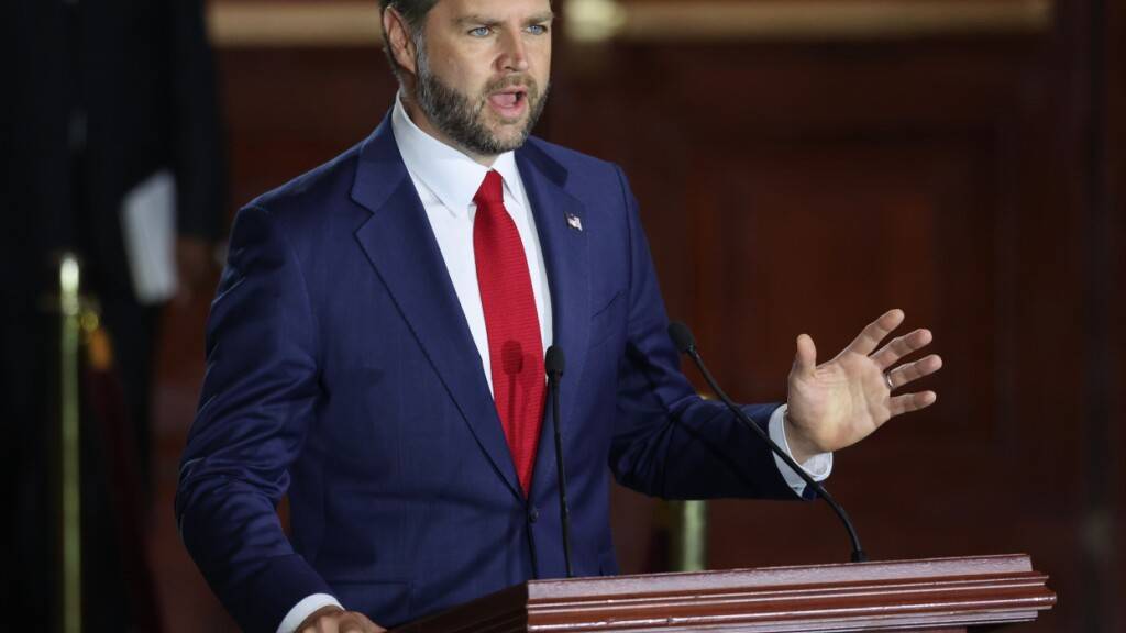 ARCHIV - US-Vizepräsident JD Vance spricht in der Rotunde des US-Kapitols anlässlich einer Gedenkfeier des Kongresses für den verstorbenen Senator Lindsey Graham. Foto: Win McNamee/Pool Getty/AP/dpa