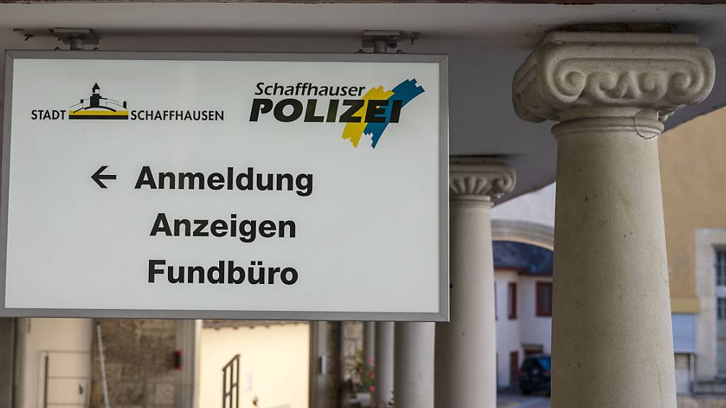 Der Hinweis eines Nachbarn führte zur vorläufigen Festnahme einer mutmasslichen Betrügerin. (Archivbild)