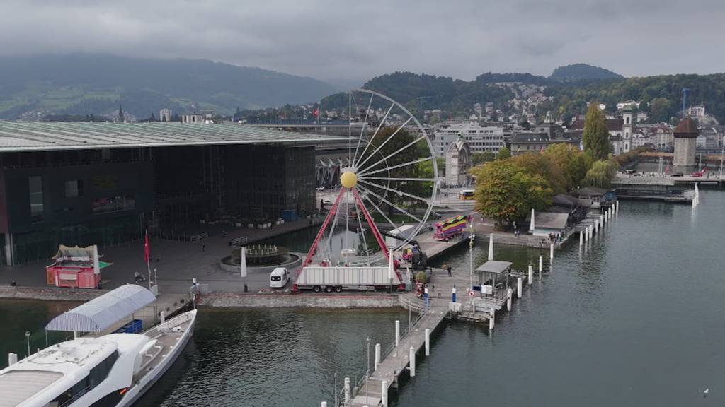 Aufbau Nostalgie-Riesenrad Määs