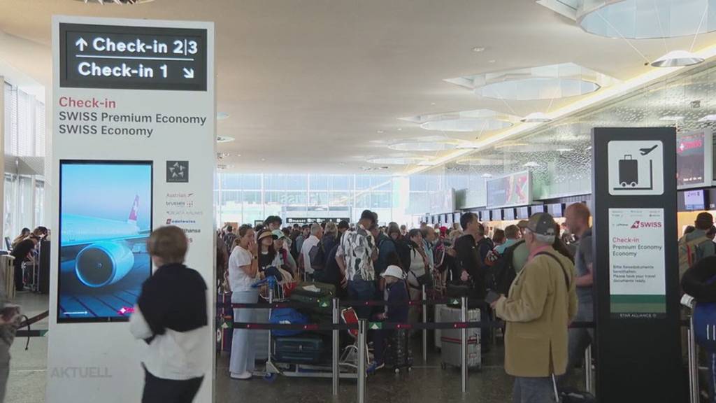 Grossandrang am Flughafen: Self-Check-in-Automaten überfordern Passagiere