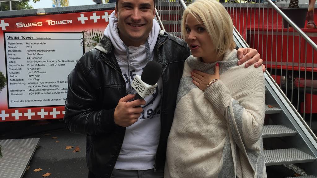 Auf dem Swiss Tower mit Miss Schweiz Kandidatin Michèle Rösch