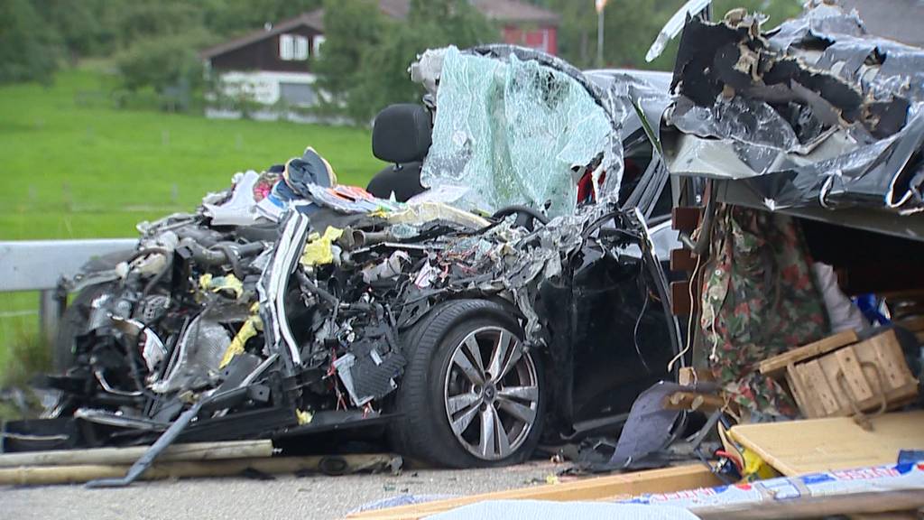 Unfall mit Militär-Oldtimer auf A1: Zwei Tote und vier Schwerverletzte