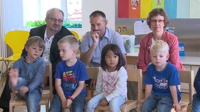 Politiker im Kindergarten