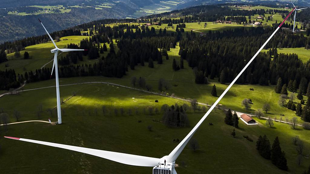 Thurgauer SVP-Kantonsräte fordern für Windenergie-Anlagen einen Mindestabstand von Wohnhäusern und Bauzonen. (Symbolbild)