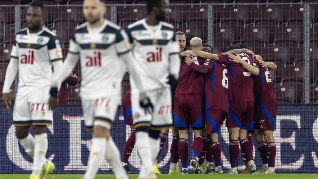 Sprung auf Platz 1 verpasst: Die Spieler des FC Lugano verlassen Genf mit hängenden Köpfen