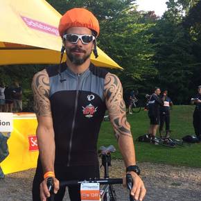 Nick und sein Rennvelo sind im Ziel