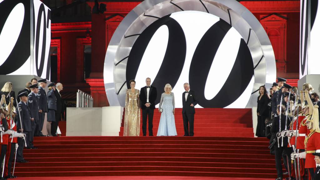 Ganz klar: Bezüglich James-Bond-Premiere spielte die Musik am Dienstagabend in London (im Bild die Royal Family) und nicht am Zurich Film Festival.